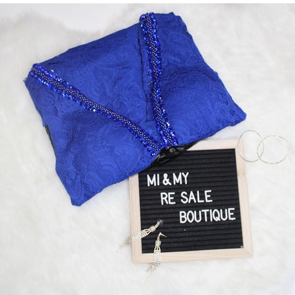 Floral Lace Bodice Solid Dress - Picture 8 of 11